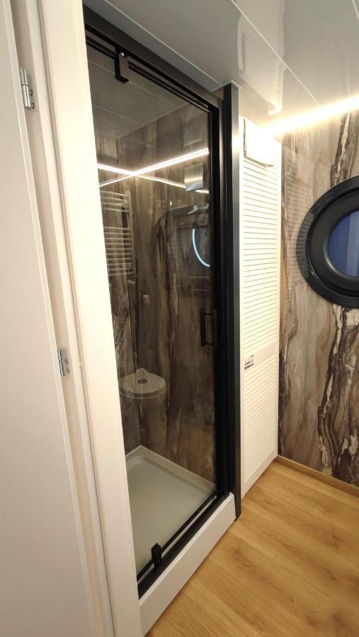 Houseboat Water King Apartament Plywajacy Dom Na Wodzie, 7 Os Wrocław Exterior foto